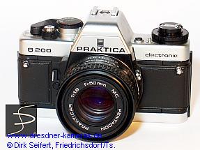 Praktica B200 mit Pentacon Prakticar 1,8/50 (Export-Variante mit verchromten Kappen)