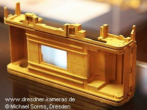 Holzmodell des Praktica-L-Geh�uses (Pentacon)