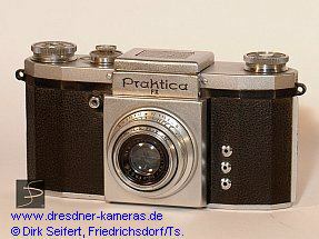 Praktica, nachgraviertes FX und nachger�stete Blitzsynchronisation (Praktica, Version mit angegossenen Trage�sen)